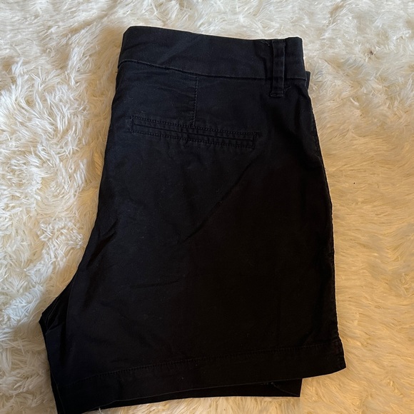 Old Navy Women's Black Shorts - Picture 4 of 5